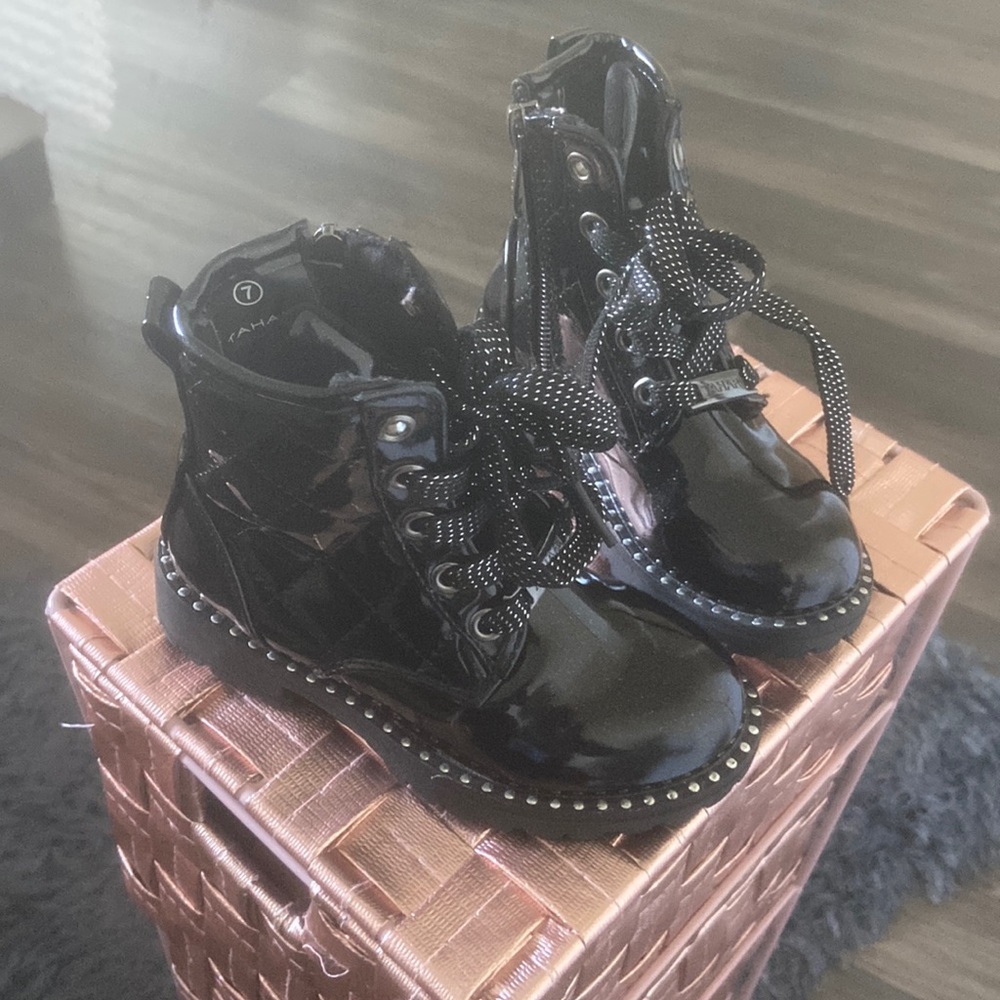Tahari Toddler Girls Boots